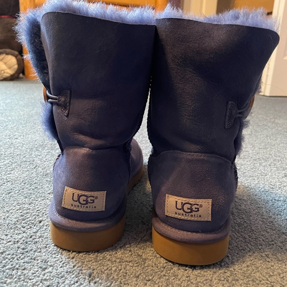 Ugg Bailey Button size 7. Navy with mandala on the front - Picture 5 of 6